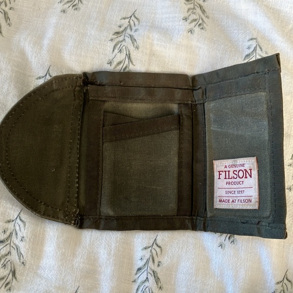 Filson Wallet - Hunter Green - Tin Cloth - Picture 2 of 4